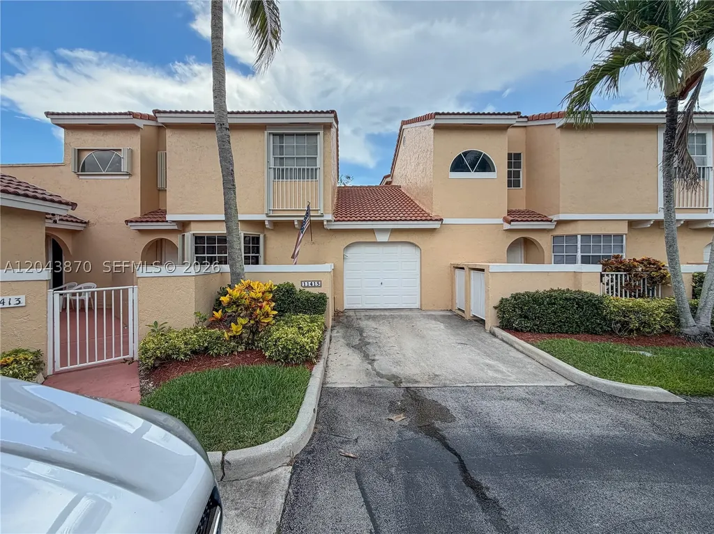 11415 Lakeview Drive Coral Springs FL 33071