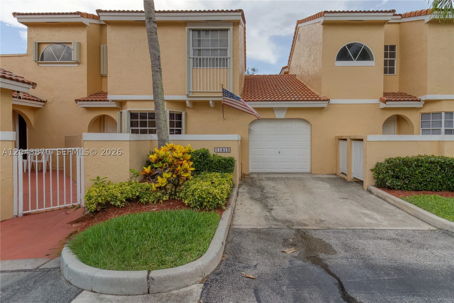 11415 Lakeview Drive Coral Springs FL 33071
