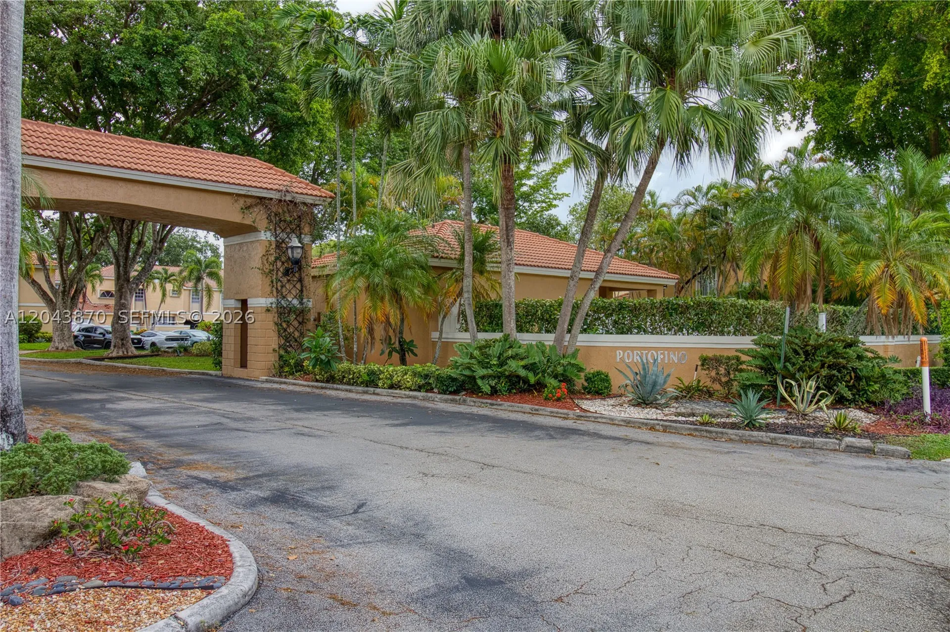 11415 Lakeview Drive Coral Springs FL 33071