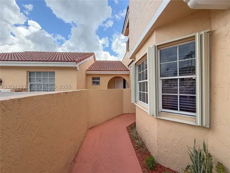 11415 Lakeview Drive Coral Springs FL 33071