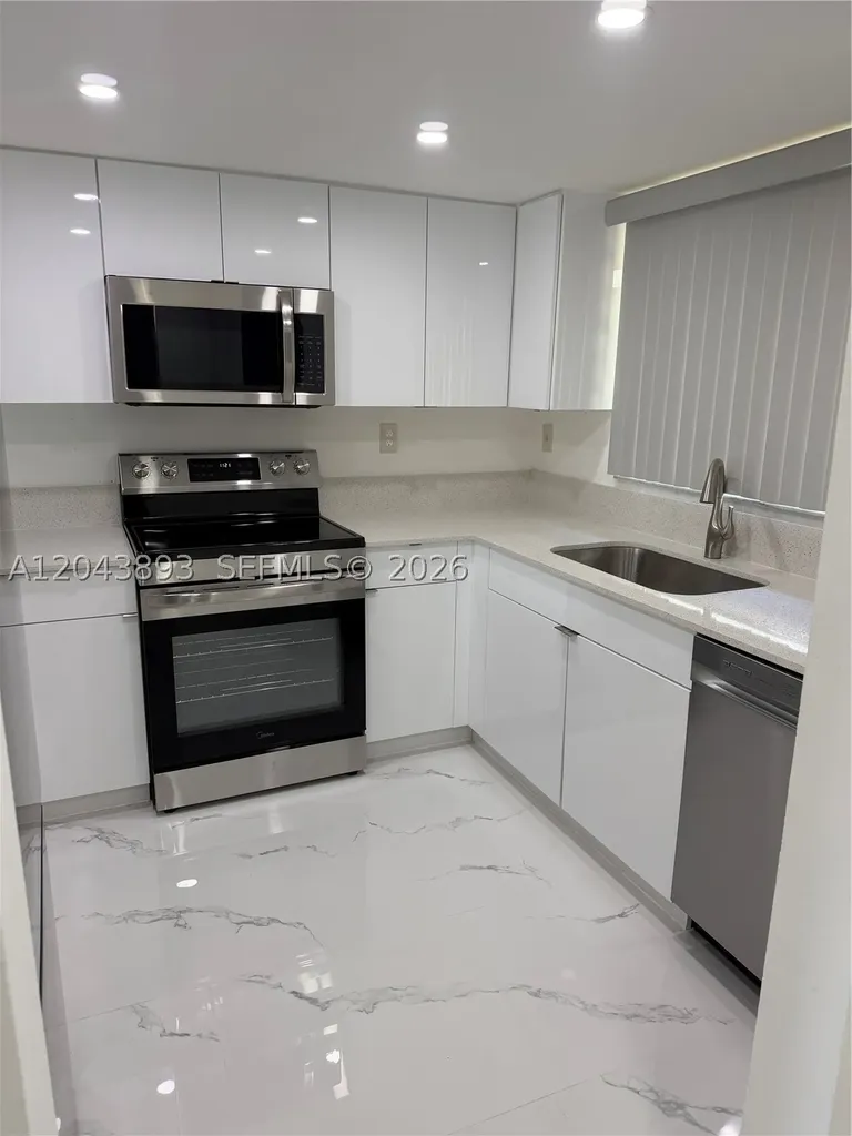 11123 NW 7th Street Miami FL 33172
