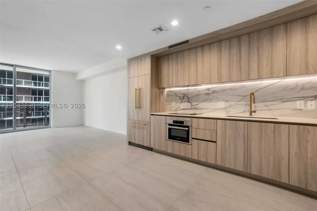 77 SE 5th Street Miami FL 33131