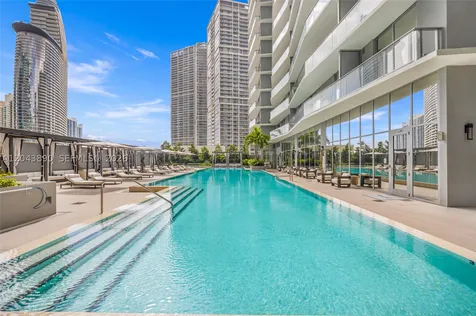77 SE 5th Street Miami FL 33131