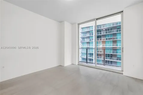 77 SE 5th Street Miami FL 33131