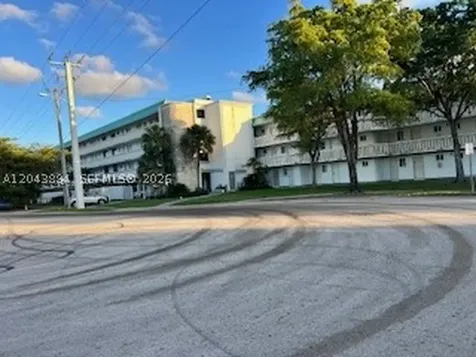 1100 NE 191st Street Miami FL 33179