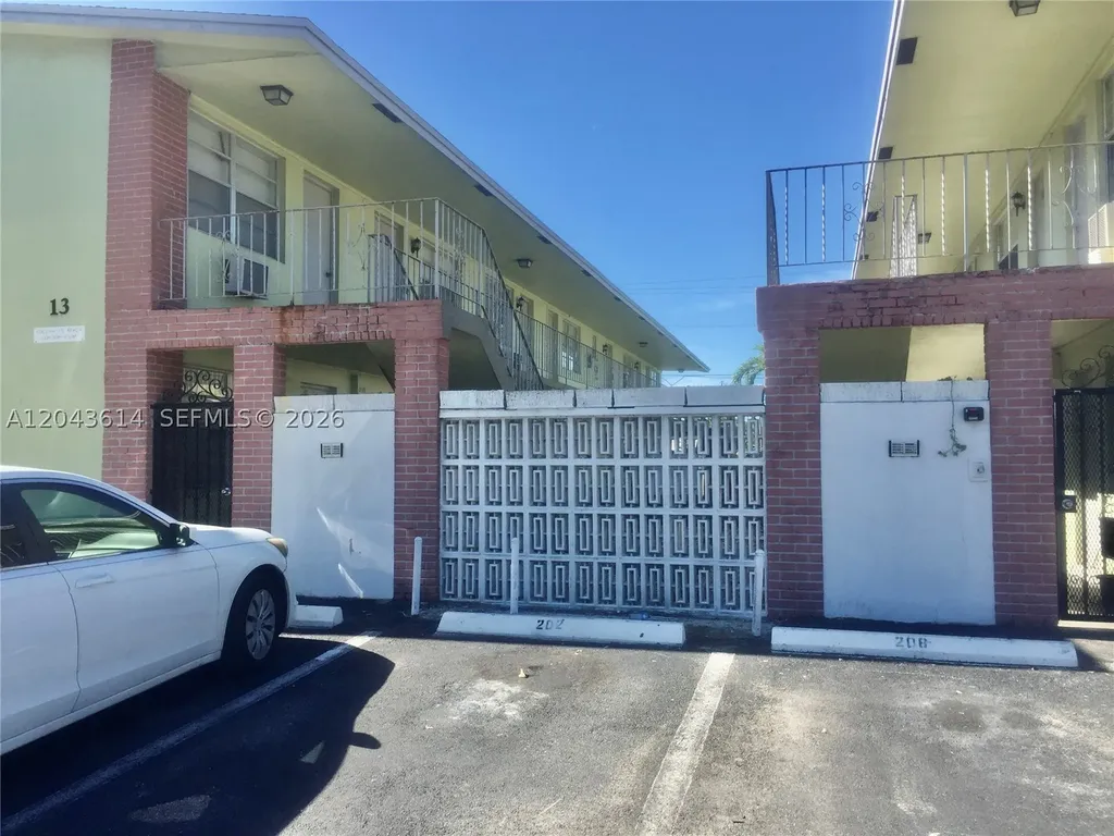 13 NE 2nd Avenue Dania Beach FL 33004