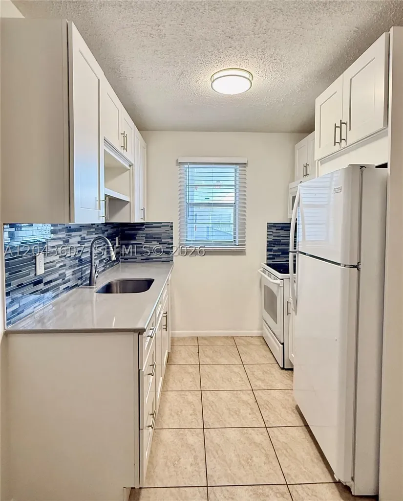30 SE 4th Avenue Hallandale Beach FL 33009