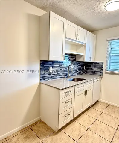 30 SE 4th Avenue Hallandale Beach FL 33009