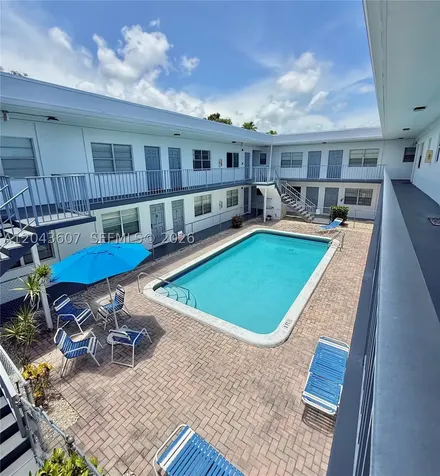 30 SE 4th Avenue Hallandale Beach FL 33009