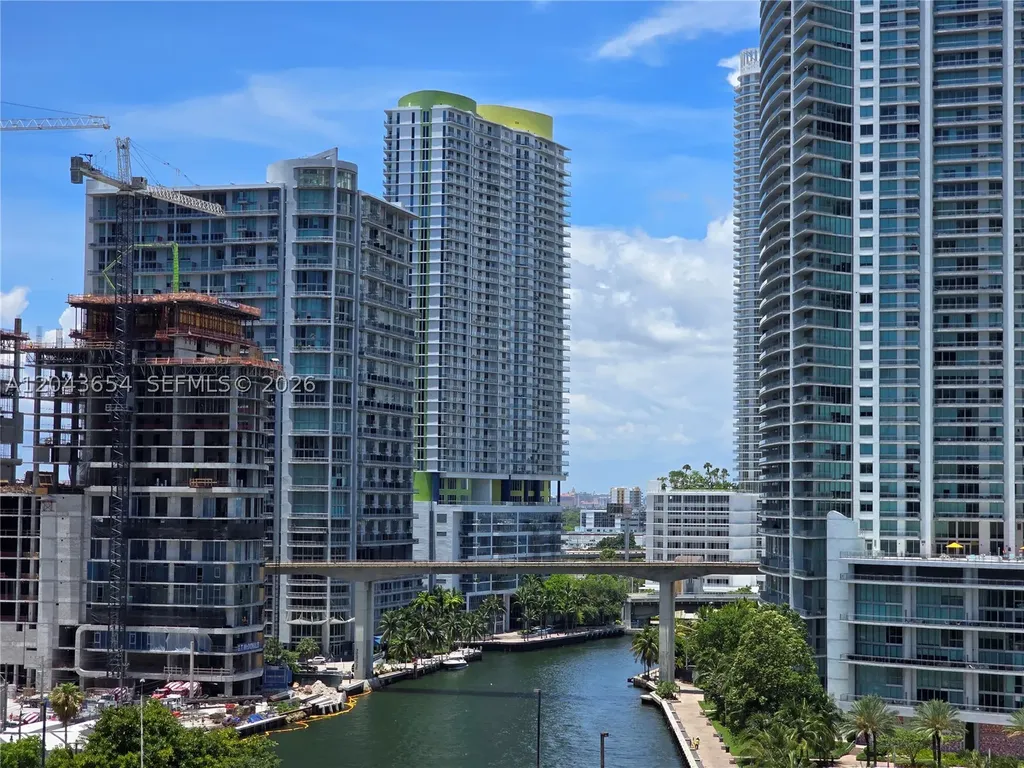 31 SE 5th Miami FL 33131