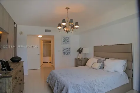 31 SE 5th Miami FL 33131