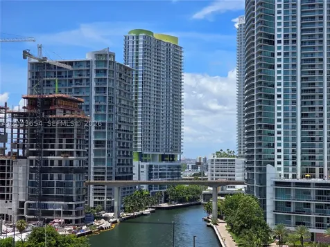 31 SE 5th Miami FL 33131