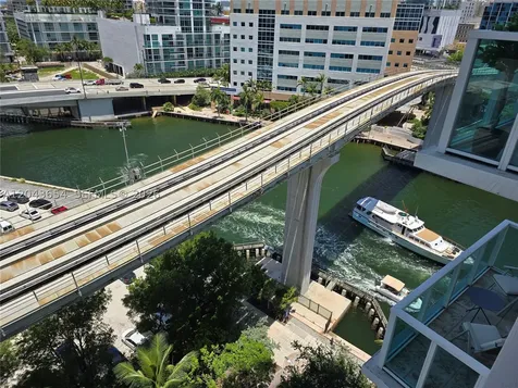 31 SE 5th Miami FL 33131