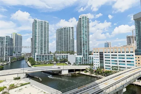 31 SE 5th Miami FL 33131
