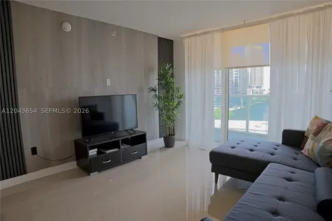 31 SE 5th Miami FL 33131