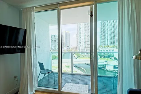 31 SE 5th Miami FL 33131