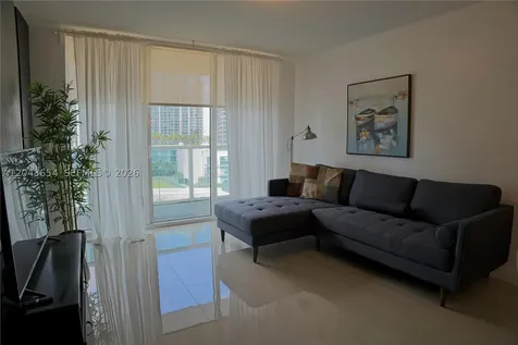 31 SE 5th Miami FL 33131