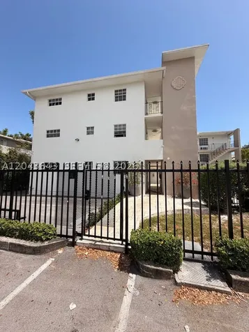 3270 W Trade Avenue Miami FL 33133