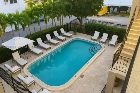 3270 W Trade Avenue Miami FL 33133