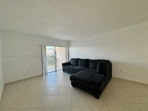 400 Kings Point Drive Sunny Isles Beach FL 33160