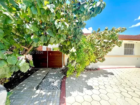 18701 Wentworth Drive Hialeah FL 33015