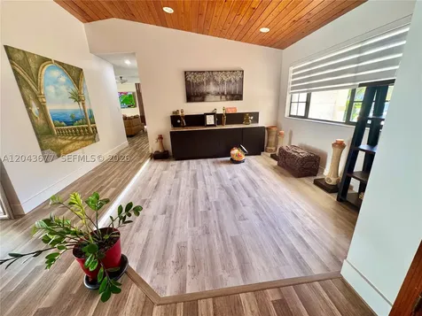 18701 Wentworth Drive Hialeah FL 33015