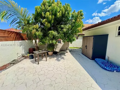 18701 Wentworth Drive Hialeah FL 33015