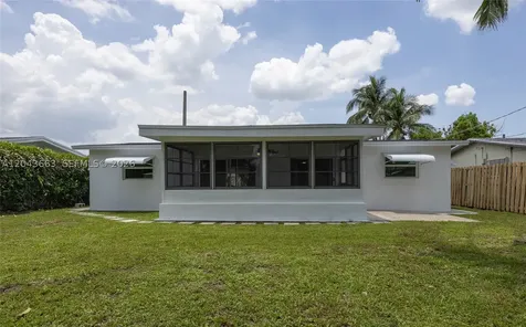 8571 NW 27th Place Sunrise FL 33322