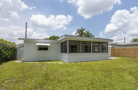 8571 NW 27th Place Sunrise FL 33322