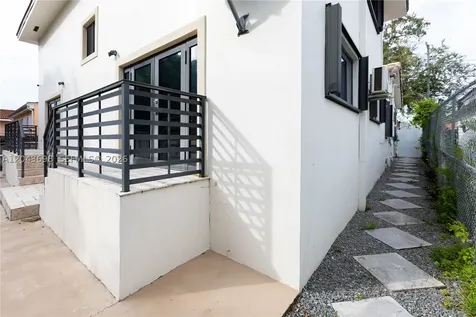 4538 SW 1st Street Miami FL 33134