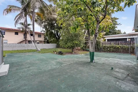 2815 NW 14th Street Miami FL 33125