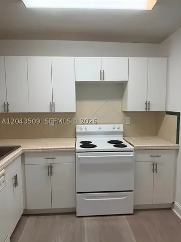 492 NW 165th St Road Miami FL 33169