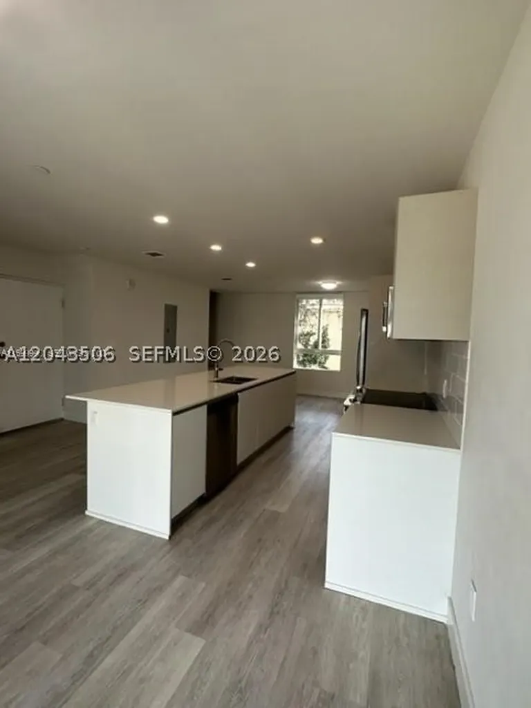 2561 NE 193rd Street Miami FL 33180
