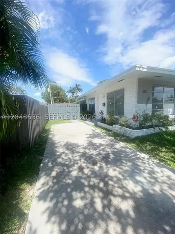 1005 NE 2nd Street Hallandale Beach FL 33009