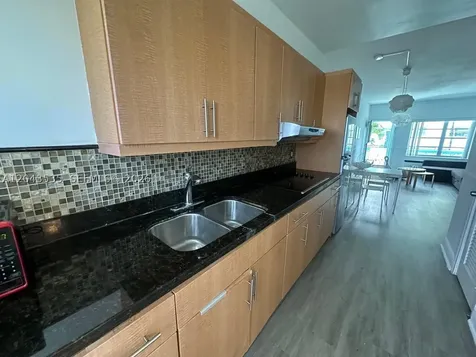 6498 Collins Avenue Miami Beach FL 33141