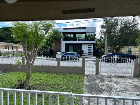 261 NW 49th Street Miami FL 33127