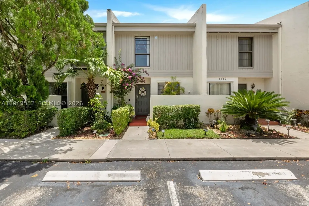 1121 NW 98th Terrace Pembroke Pines FL 33024