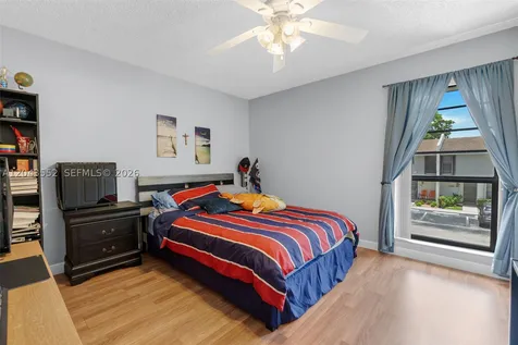 1121 NW 98th Terrace Pembroke Pines FL 33024