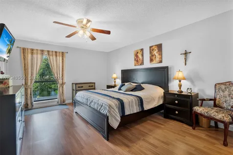 1121 NW 98th Terrace Pembroke Pines FL 33024