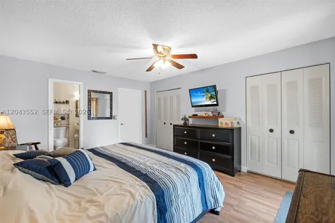 1121 NW 98th Terrace Pembroke Pines FL 33024