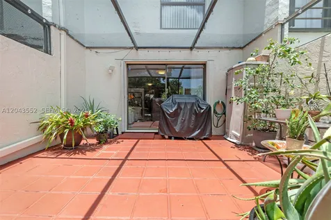 1121 NW 98th Terrace Pembroke Pines FL 33024