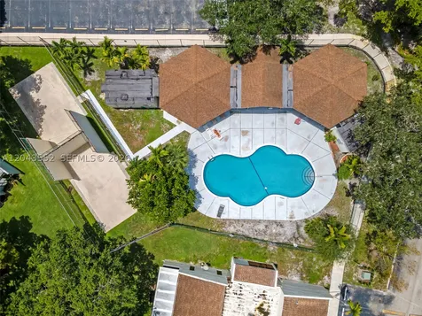 1121 NW 98th Terrace Pembroke Pines FL 33024