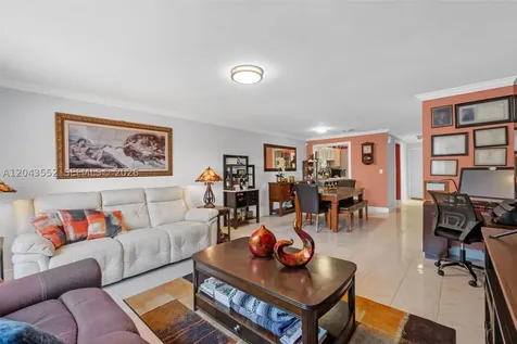 1121 NW 98th Terrace Pembroke Pines FL 33024