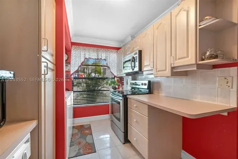 1121 NW 98th Terrace Pembroke Pines FL 33024