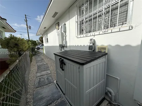 8860 SW 32nd Street Miami FL 33165