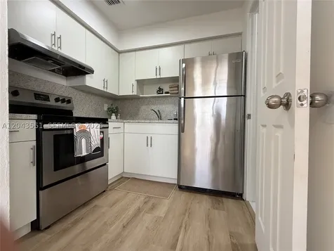8860 SW 32nd Street Miami FL 33165