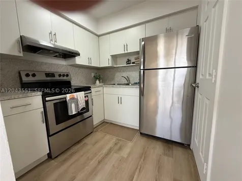 8860 SW 32nd Street Miami FL 33165
