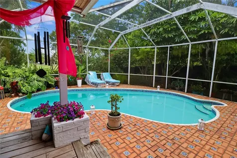 9720 Palmetto Club Lane W Miami FL 33157