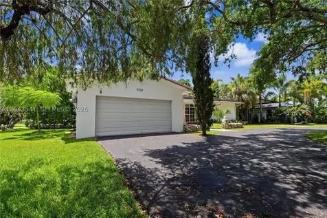 9720 Palmetto Club Lane W Miami FL 33157