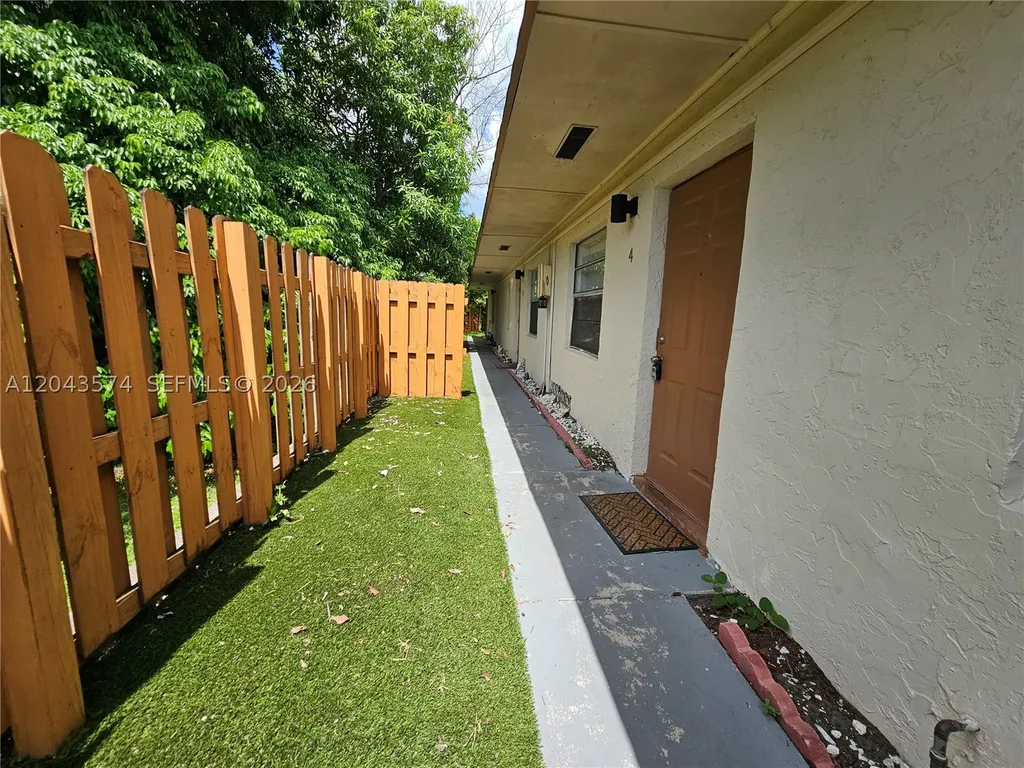 4621 SW 33rd Avenue Dania Beach FL 33312